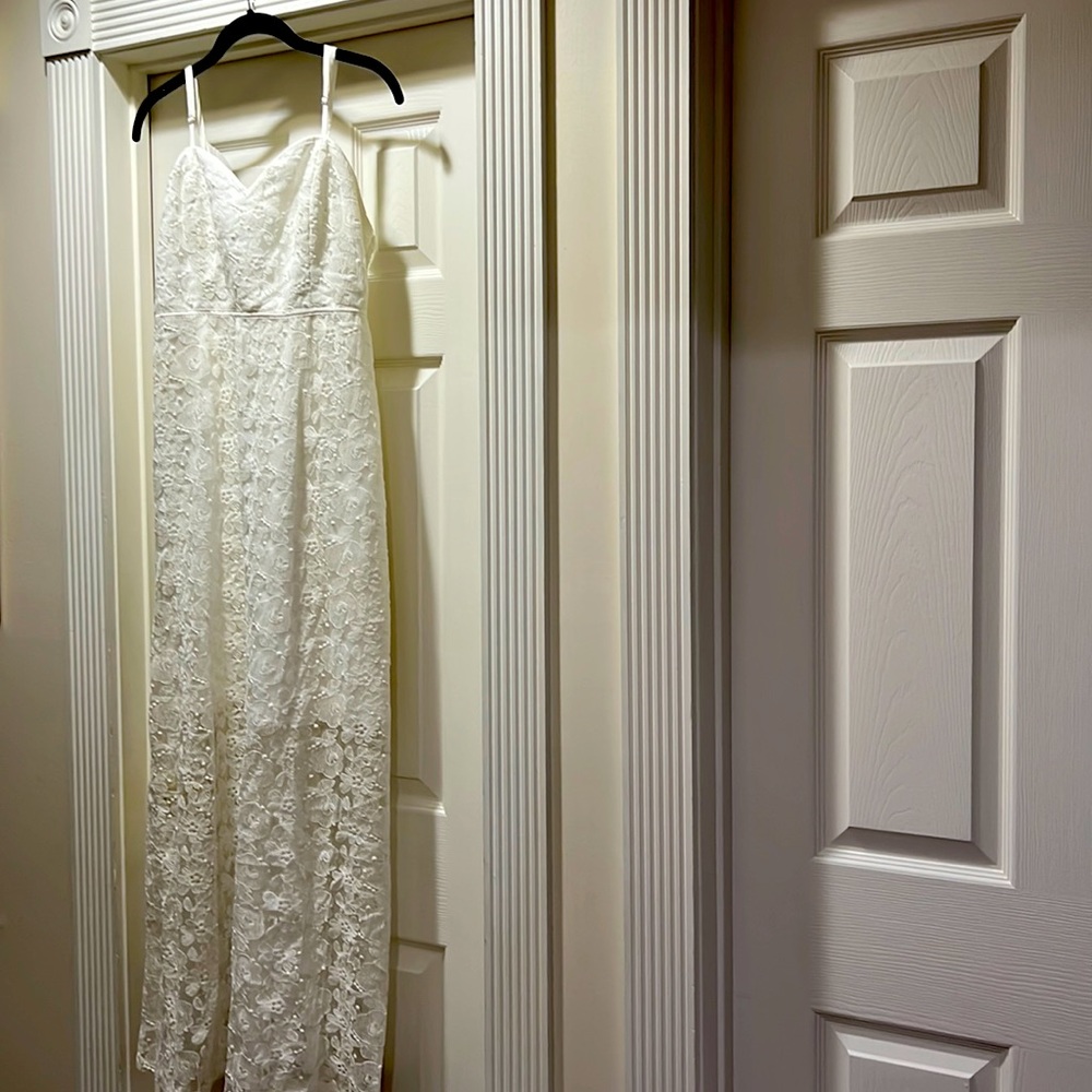 Buttons brand elegant white lace maxi dress with adjustable straps